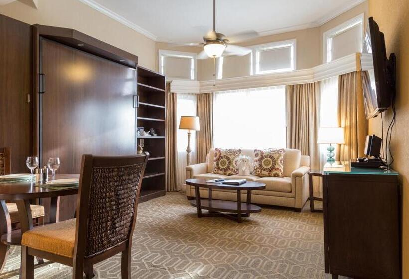 استودیوی استاندارد, Coronado Beach Resort