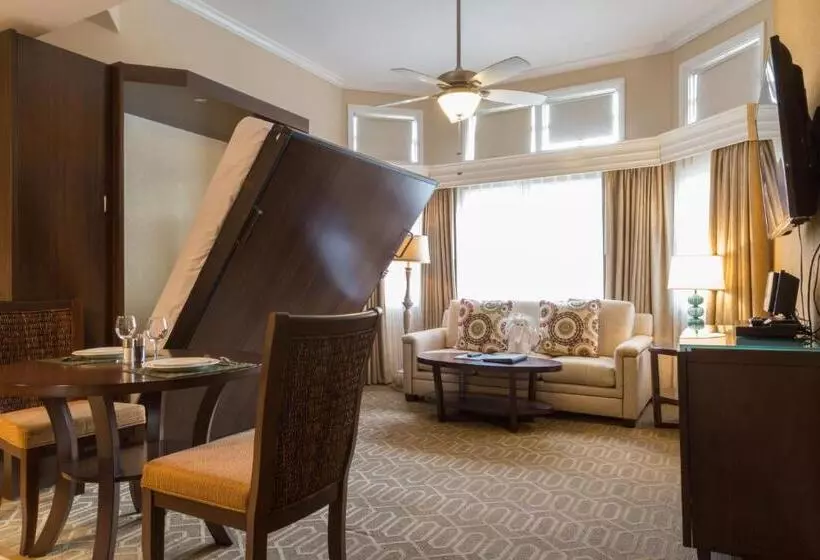 استودیوی استاندارد, Coronado Beach Resort