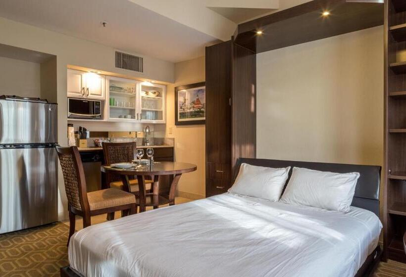 استودیوی استاندارد, Coronado Beach Resort