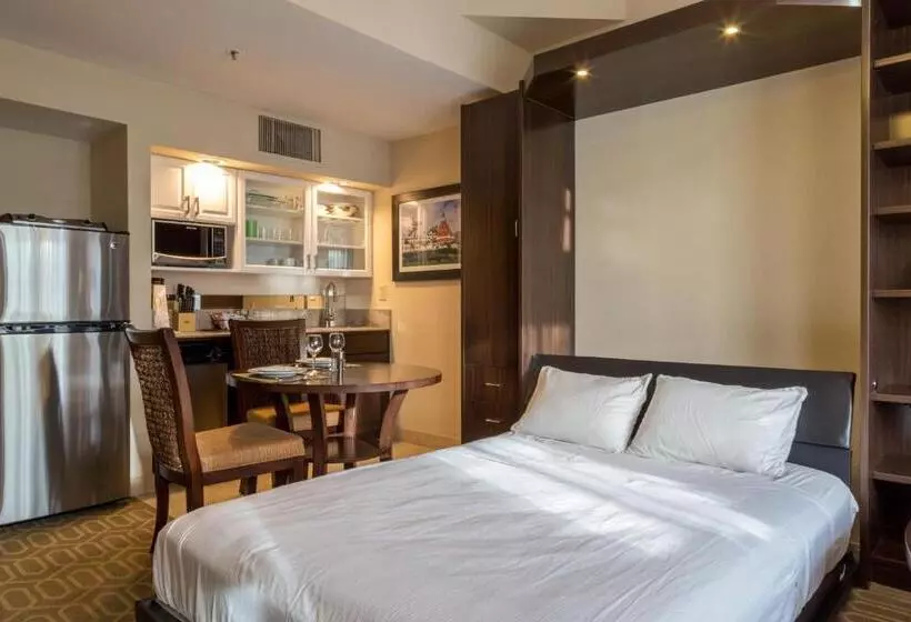 استودیوی استاندارد, Coronado Beach Resort