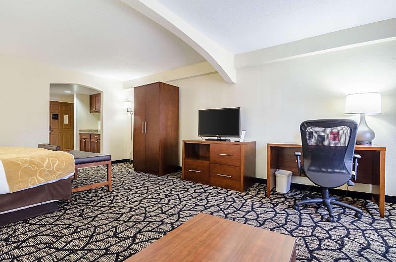 스위트 킹사이즈 침대, Comfort Suites Innsbrook Short Pump