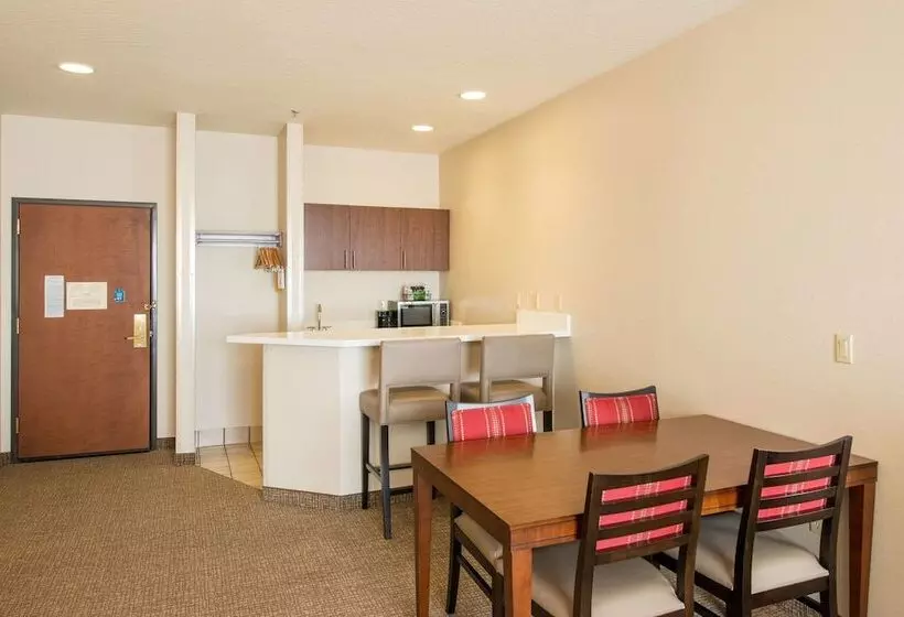 スイート, Comfort Suites Springfield Riverbend Medical