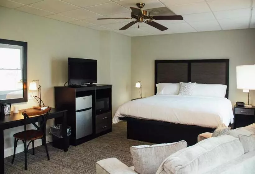 キングサイズベッドのデラックスルーム, Country Squire Inn And Suites