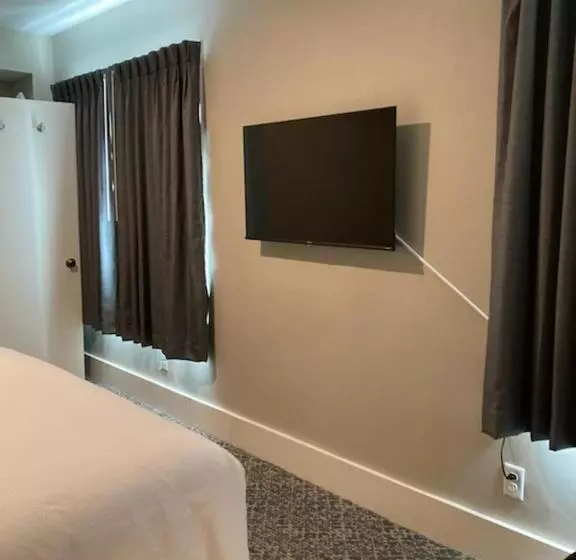 キングサイズベッドのデラックスルーム, Country Squire Inn And Suites