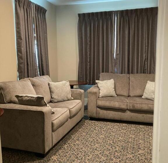 Номер Deluxe Кровать Кинг, Country Squire Inn And Suites