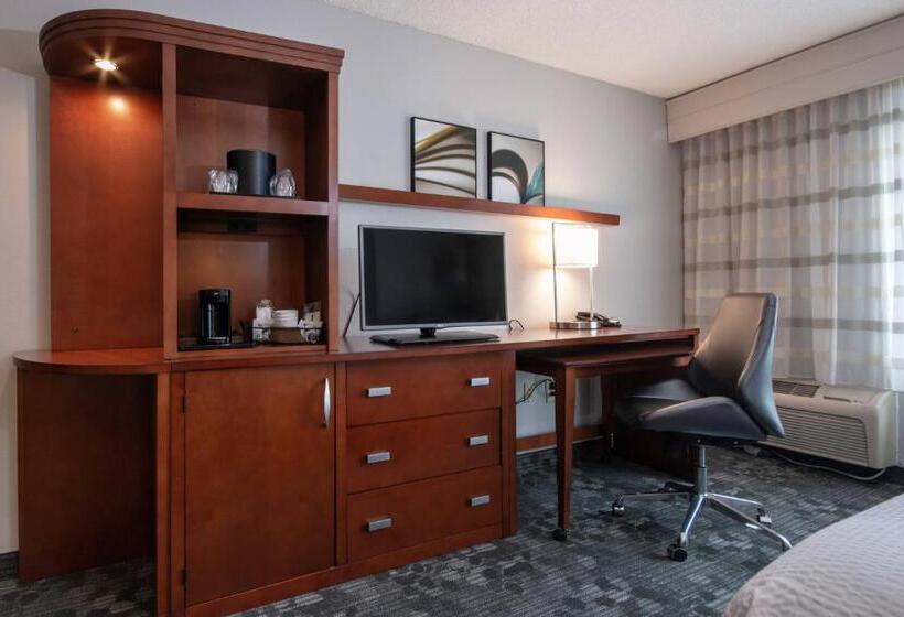 带大床的套房, Courtyard By Marriott Charlotte Lake Norman