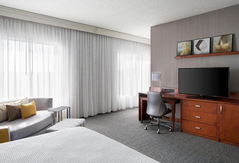 Люкс Кровать Кинг, Courtyard Grand Rapids Downtown