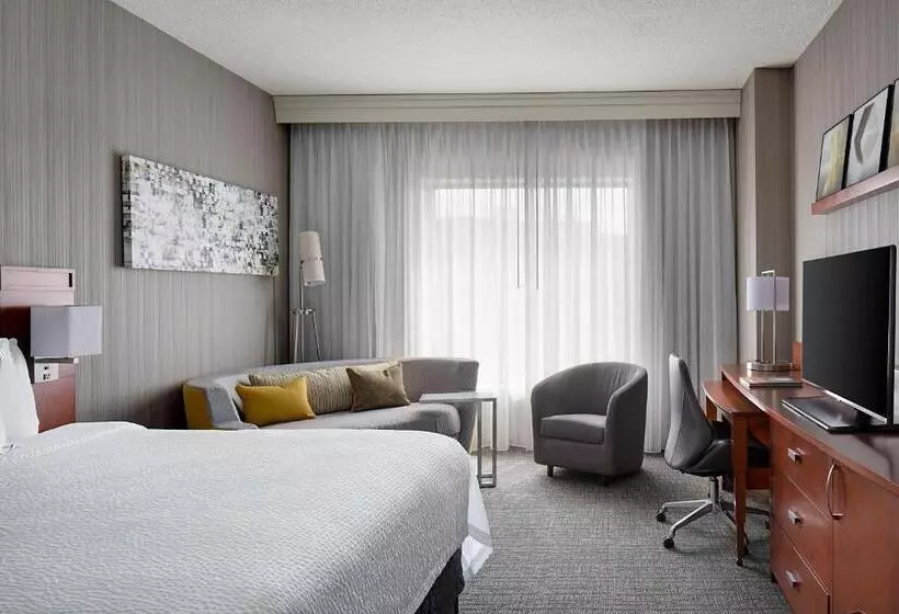 اتاق استاندارد با تخت بزرگ برای معلولان, Courtyard Grand Rapids Downtown