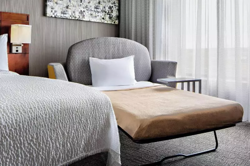 اتاق استاندارد با تخت بزرگ, Courtyard Grand Rapids Downtown