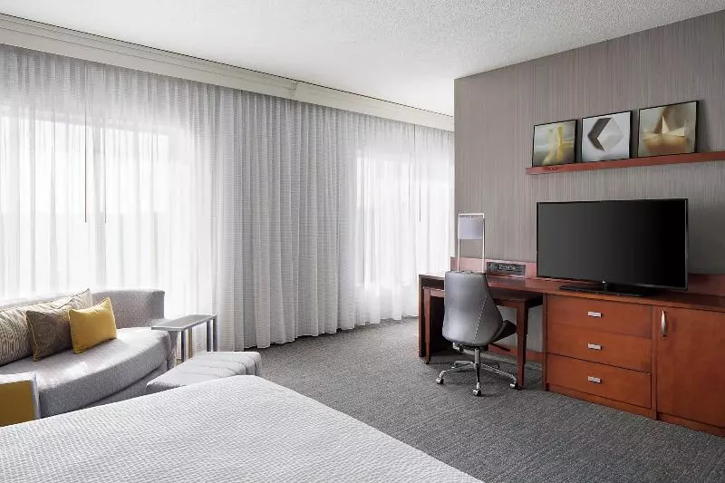 اتاق استاندارد با تخت بزرگ, Courtyard Grand Rapids Downtown