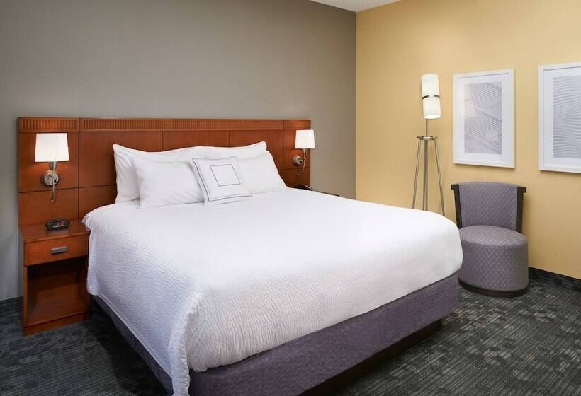 جناح مزوَّد بشرفة, Courtyard St. Louis Westport Plaza