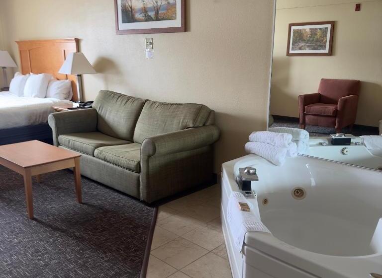 带大床的标准间, Duluth Inn & Suites Near Spirit Mountain