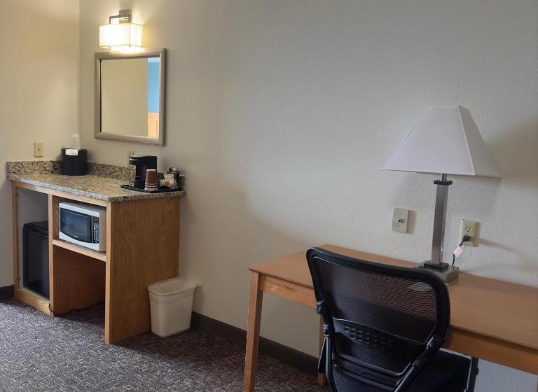 带大床的套房, Duluth Inn & Suites Near Spirit Mountain