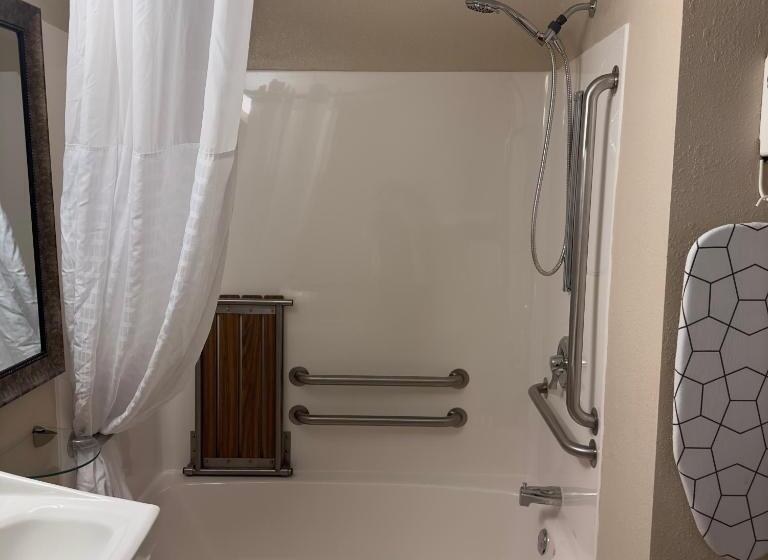 适合残疾人士使用的套间, Duluth Inn & Suites Near Spirit Mountain