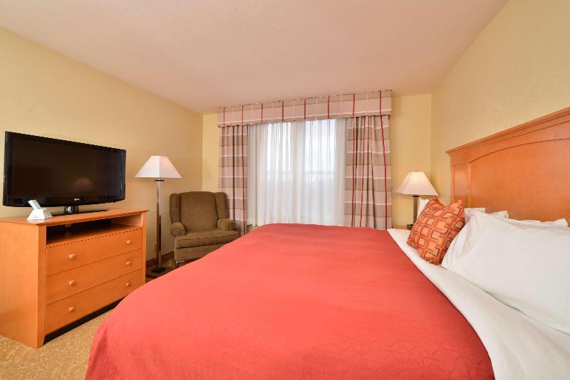 带大床的套房, Duluth Inn & Suites Near Spirit Mountain