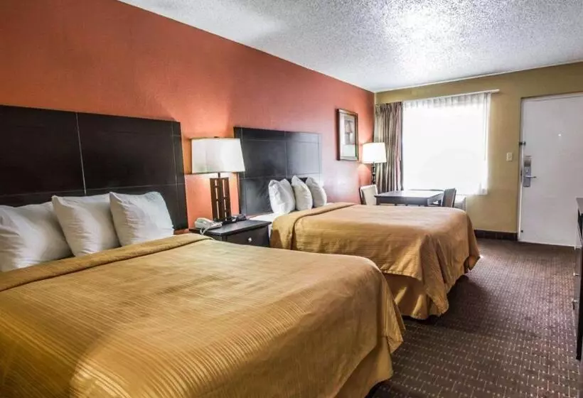 ２ダブルベッドのスタンダードルーム, Quality Inn Near Blue Spring