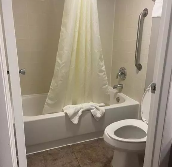 ２ダブルベッドのスタンダードルーム, Quality Inn Near Blue Spring