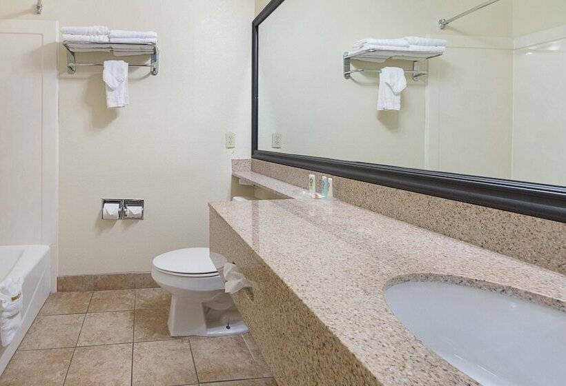 جناح, Quality Suites