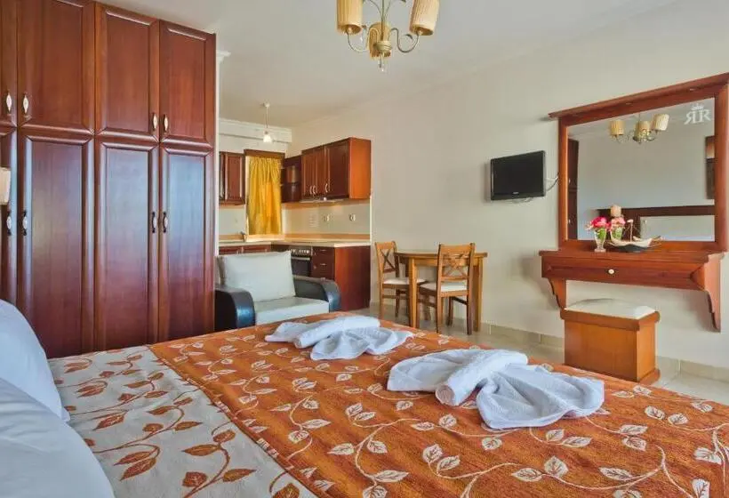 استودیو استاندارد با چشم‌انداز استخر, Royal Beach