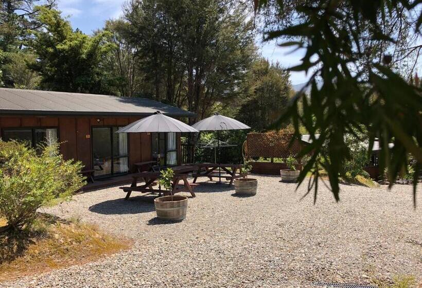 חדר סטנדרט לשלושה עם חדר אמבטיה משוף, Kanuka Ridge Lodge