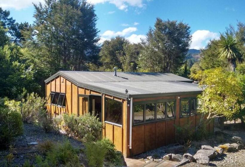 חדר סטנדרט לשלושה עם חדר אמבטיה משוף, Kanuka Ridge Lodge