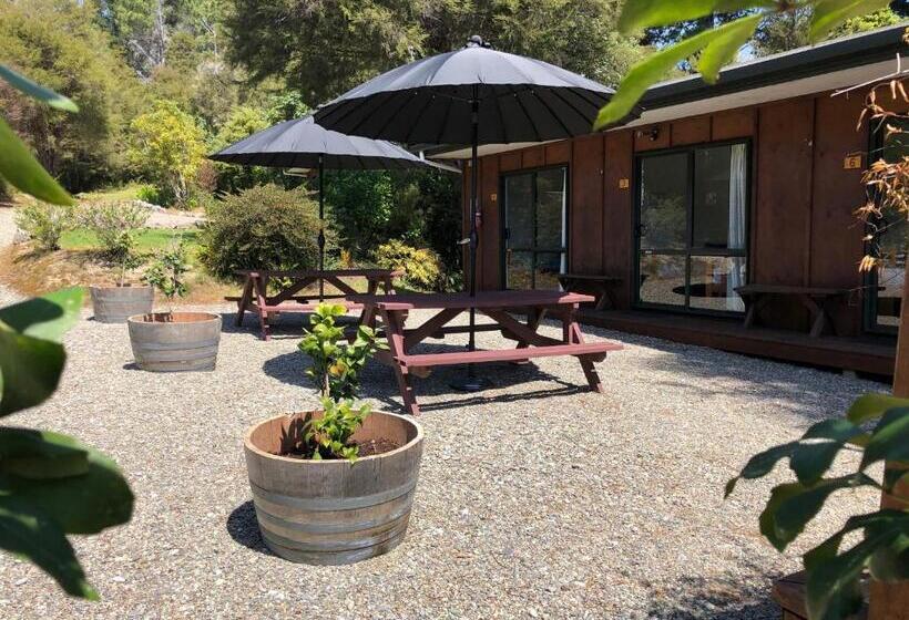 חדר סטנדרט לשלושה עם חדר אמבטיה משוף, Kanuka Ridge Lodge