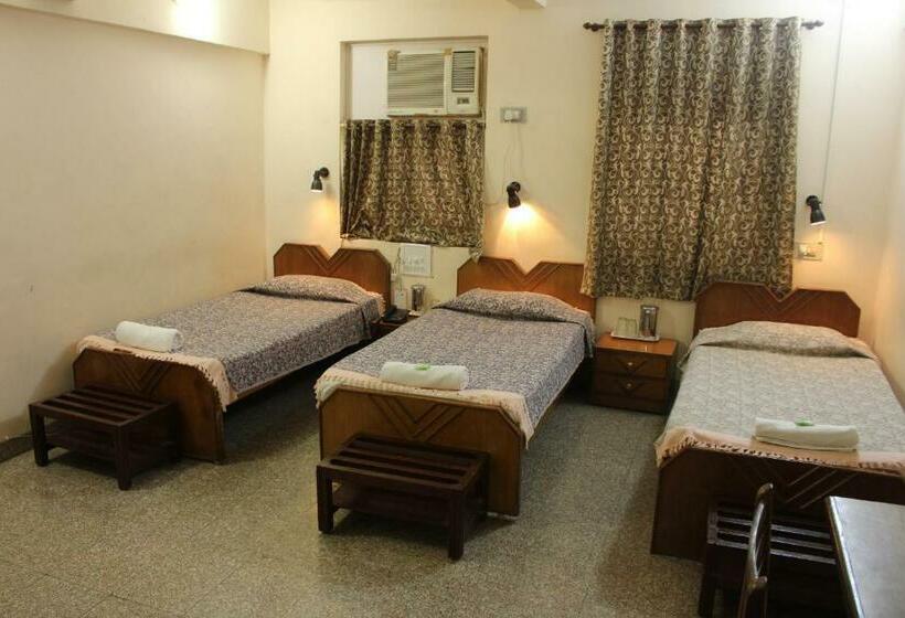 اتاق استاندارد سه نفره, Ywca International Centre