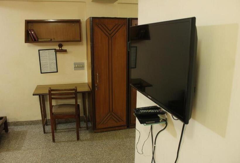 اتاق استاندارد سه نفره, Ywca International Centre