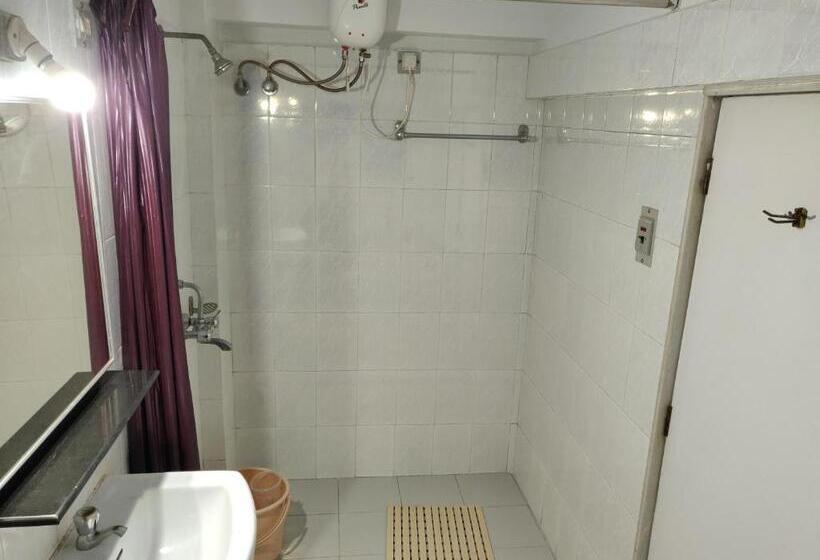 اتاق استاندارد سه نفره, Ywca International Centre