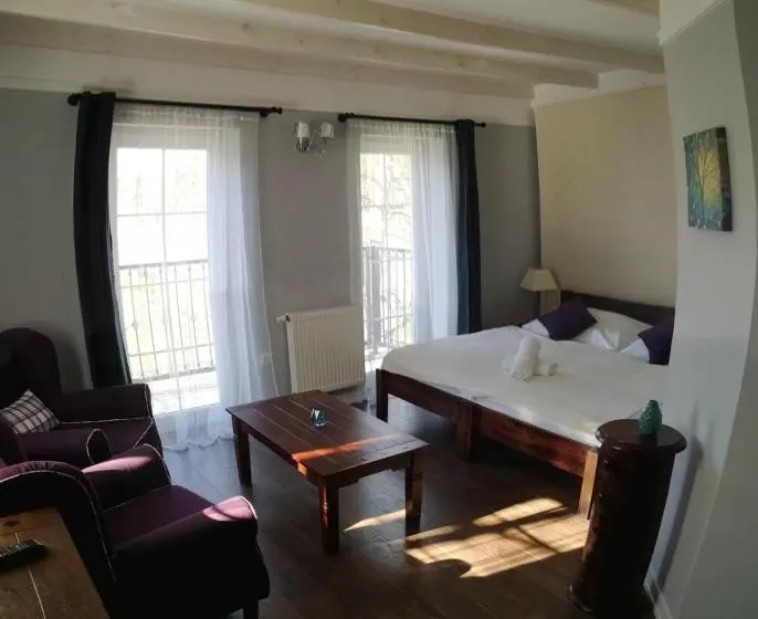 ファミリールーム, Varga Villa