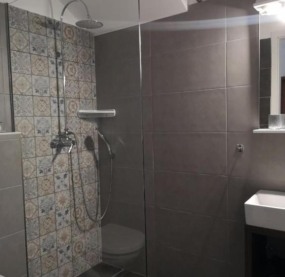 اتاق استاندارد, Varga Villa