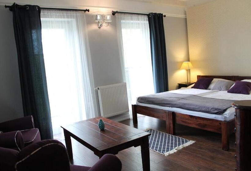 اتاق خانوادگی, Varga Villa