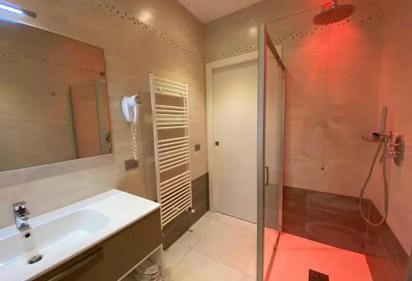 Standard-huone Sivuttainen Merinäkymä, Edison Hotel Seaview & Spa