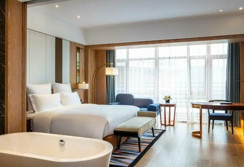 キングサイズベッドのデラックスルーム, Pullman Changbaishan Resort