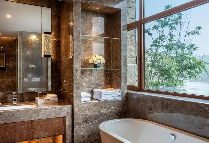 キングサイズベッドのデラックスルーム, Pullman Changbaishan Resort