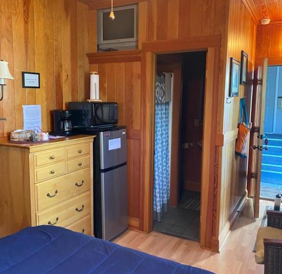 إستوديو قياسى, Whistling Winds Motel