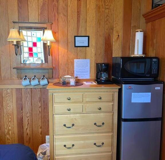 إستوديو قياسى, Whistling Winds Motel