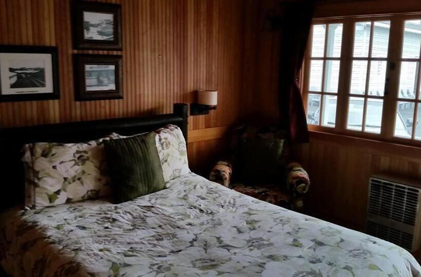 Номер Стандарт с Гидромассажем, Whistling Winds Motel