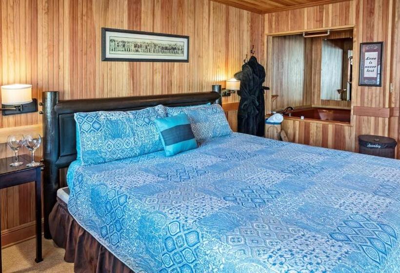 غرفة قياسية مزوَّدة بجاكوزي, Whistling Winds Motel