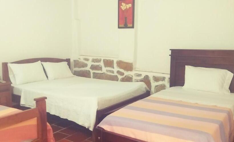 اتاق خانوادگی, Mi Ranchito, Centro