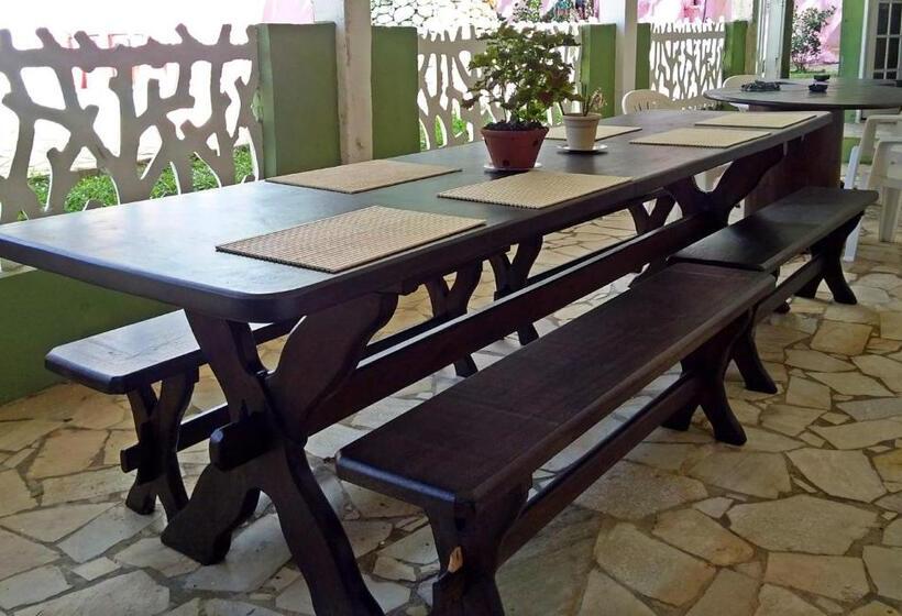 اتاق خانوادگی با چشم‌انداز باغ, Pousada Nova Primavera