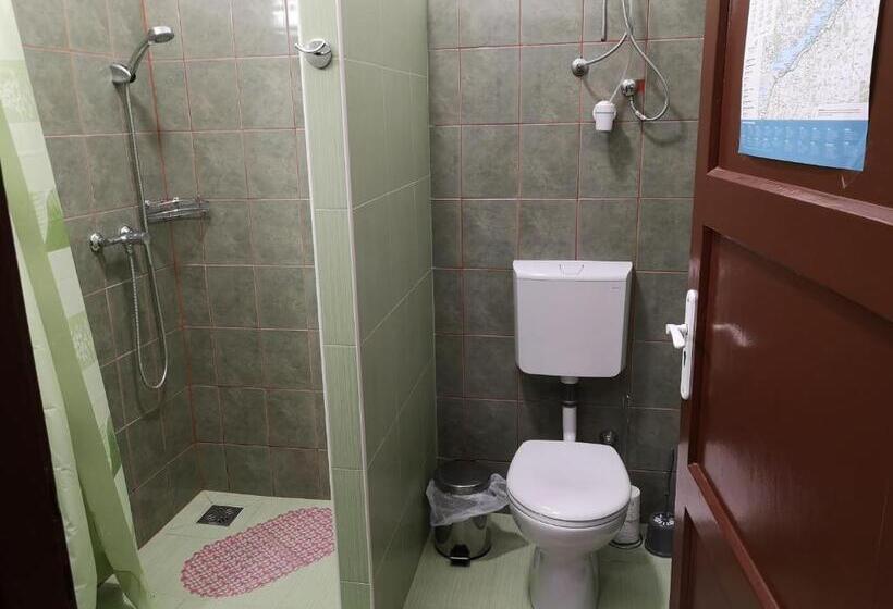 דירת חדר, Glázer Szállás