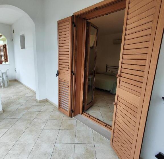 استودیوی استاندارد, Residence Villa Candida