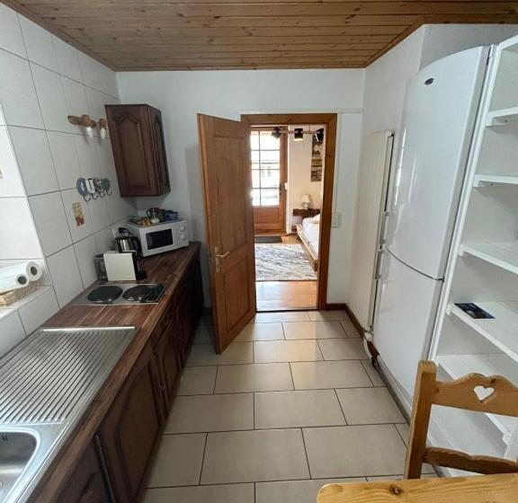 スタンダードスタジオ, Les Chambres Et Roulottes Des Noisetiers