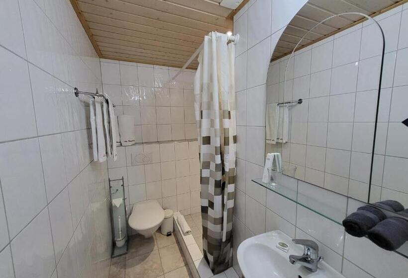 スタンダードスタジオ, Les Chambres Et Roulottes Des Noisetiers