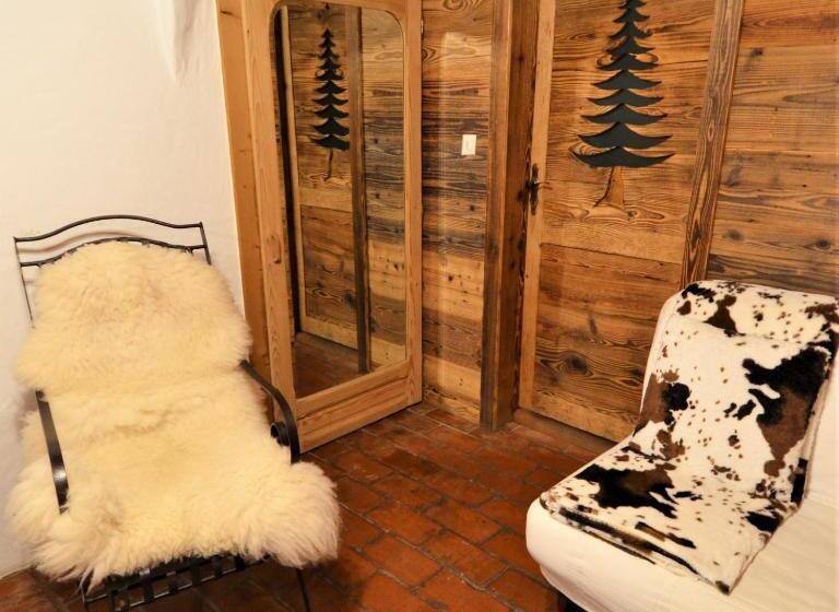 スーペリアールーム, Les Chambres Et Roulottes Des Noisetiers