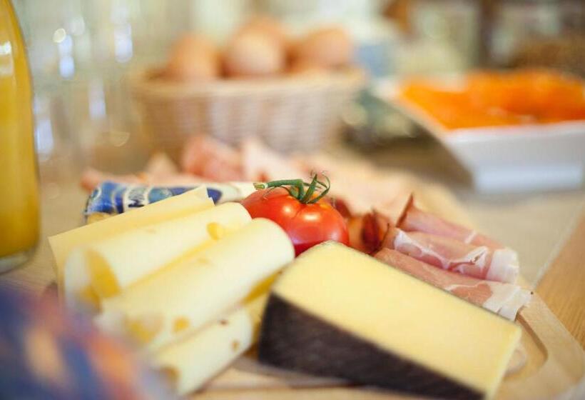 اتاق استاندارد با بالکن, Midland