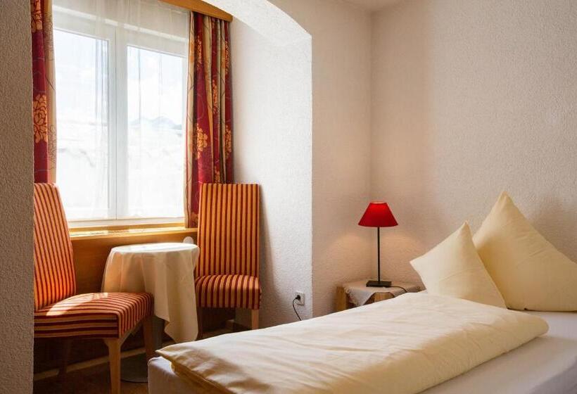 اتاق استاندارد سه تخته با بالکن, Midland