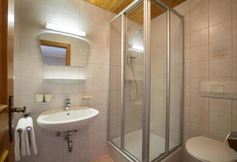 اتاق استاندارد سه نفره, Midland