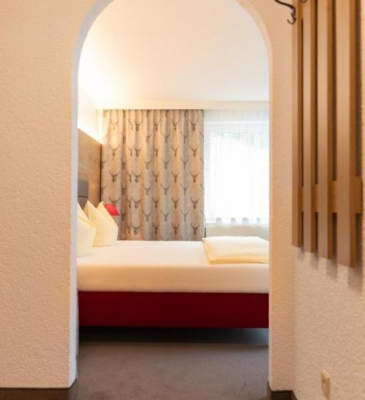 اتاق استاندارد سه تخته با بالکن, Midland